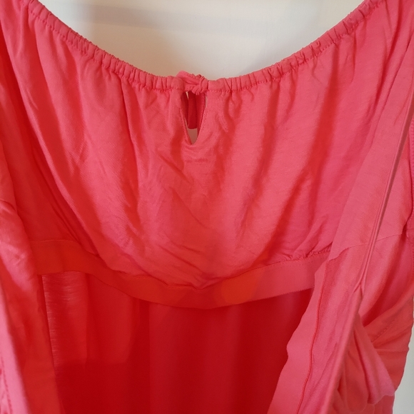 Keyhole Tank with Shelf Bra Built In - Picture 4 of 5